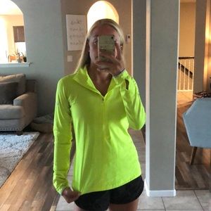 NIKE women’s neon yellow half-zip size M